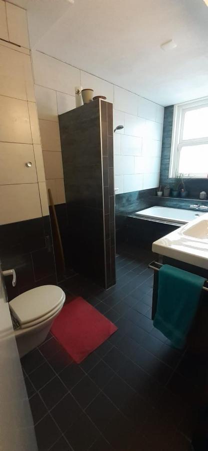 Charlotte, Not For Parties, Not A Hotel, Room With Shared Bathroom, No Kitchen Amsterdam Dış mekan fotoğraf