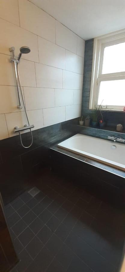 Charlotte, Not For Parties, Not A Hotel, Room With Shared Bathroom, No Kitchen Amsterdam Dış mekan fotoğraf