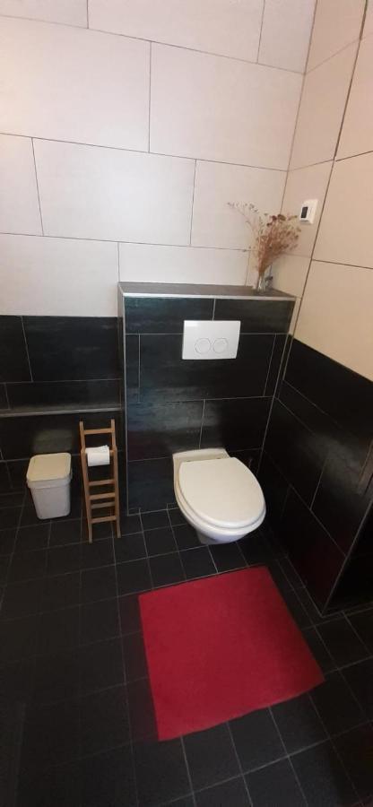 Charlotte, Not For Parties, Not A Hotel, Room With Shared Bathroom, No Kitchen Amsterdam Dış mekan fotoğraf