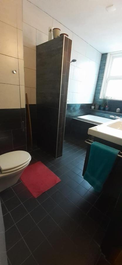 Charlotte, Not For Parties, Not A Hotel, Room With Shared Bathroom, No Kitchen Amsterdam Dış mekan fotoğraf