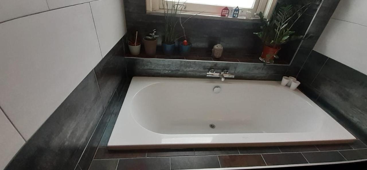 Charlotte, Not For Parties, Not A Hotel, Room With Shared Bathroom, No Kitchen Amsterdam Dış mekan fotoğraf