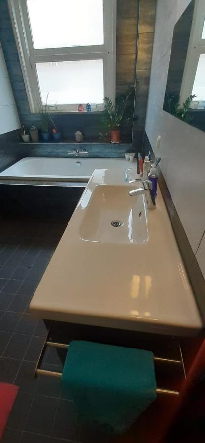 Charlotte, Not For Parties, Not A Hotel, Room With Shared Bathroom, No Kitchen Amsterdam Dış mekan fotoğraf